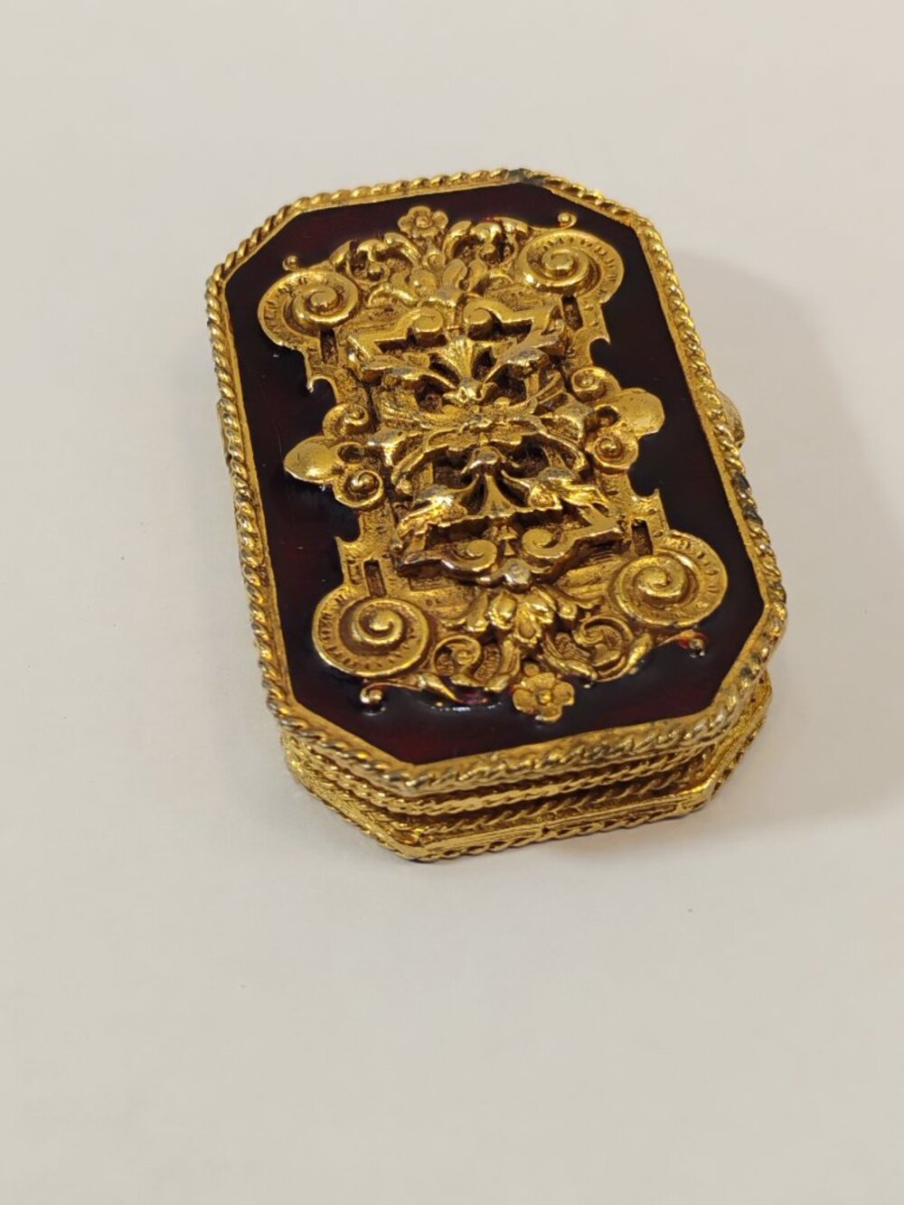 Vintage Estee Lauder Collector Gold Red Enamel Compact Decorative Box Container - Picture 6 of 12